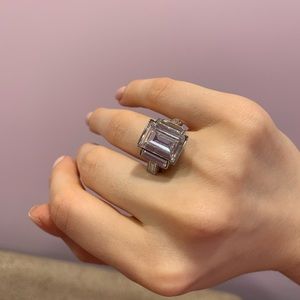 New Swarovski Emerald Stone Ring